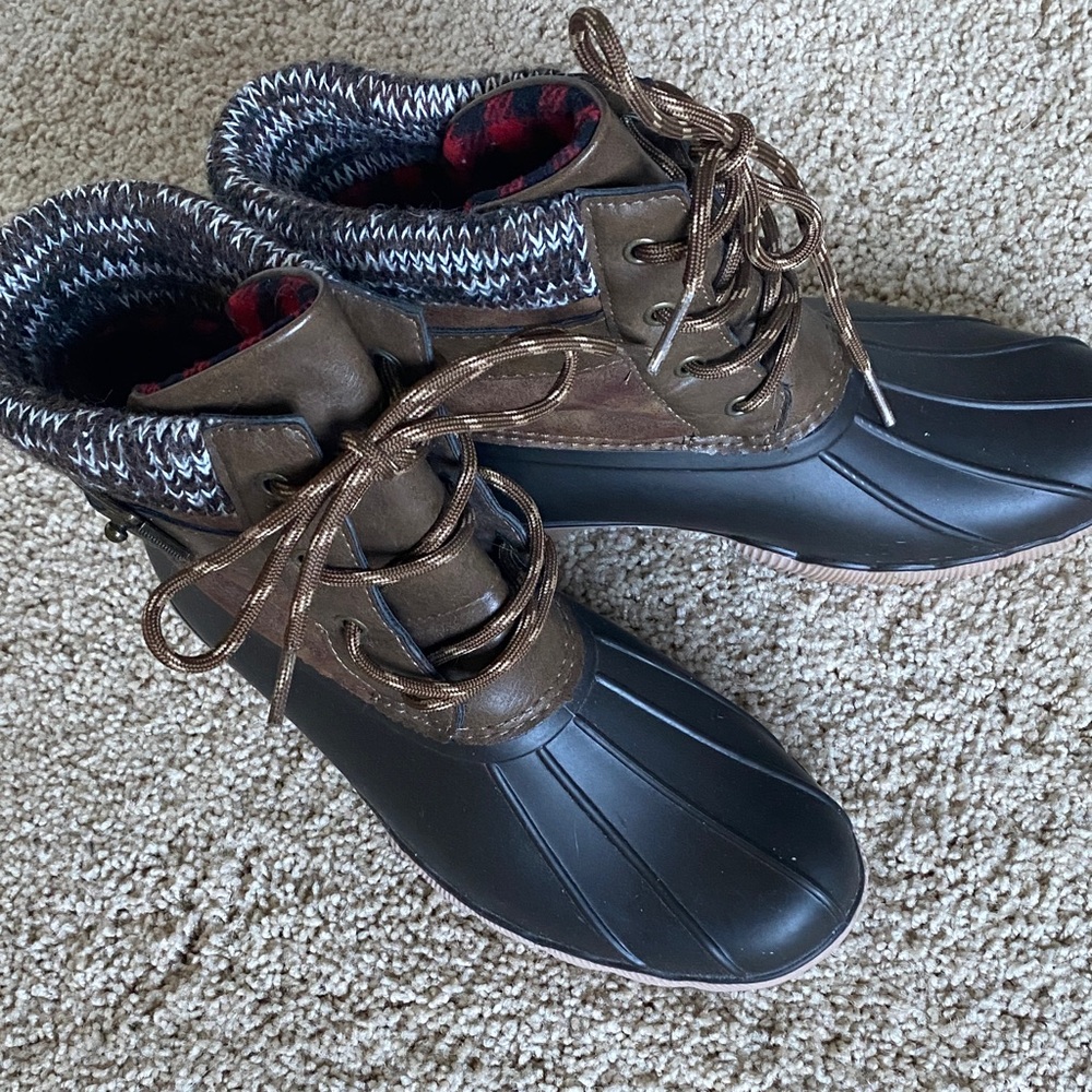 Maurice’s Brown Duck Boots